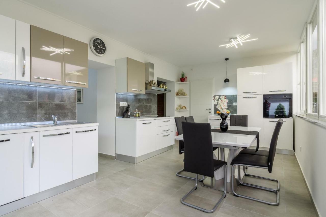 House Niko Apartman Kaštela Kültér fotó